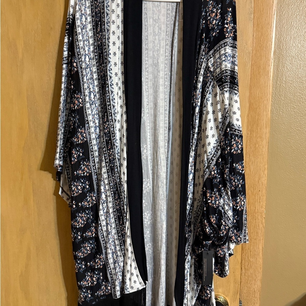 Sweet Rain Black and White‎ Cape with Striking Pattern